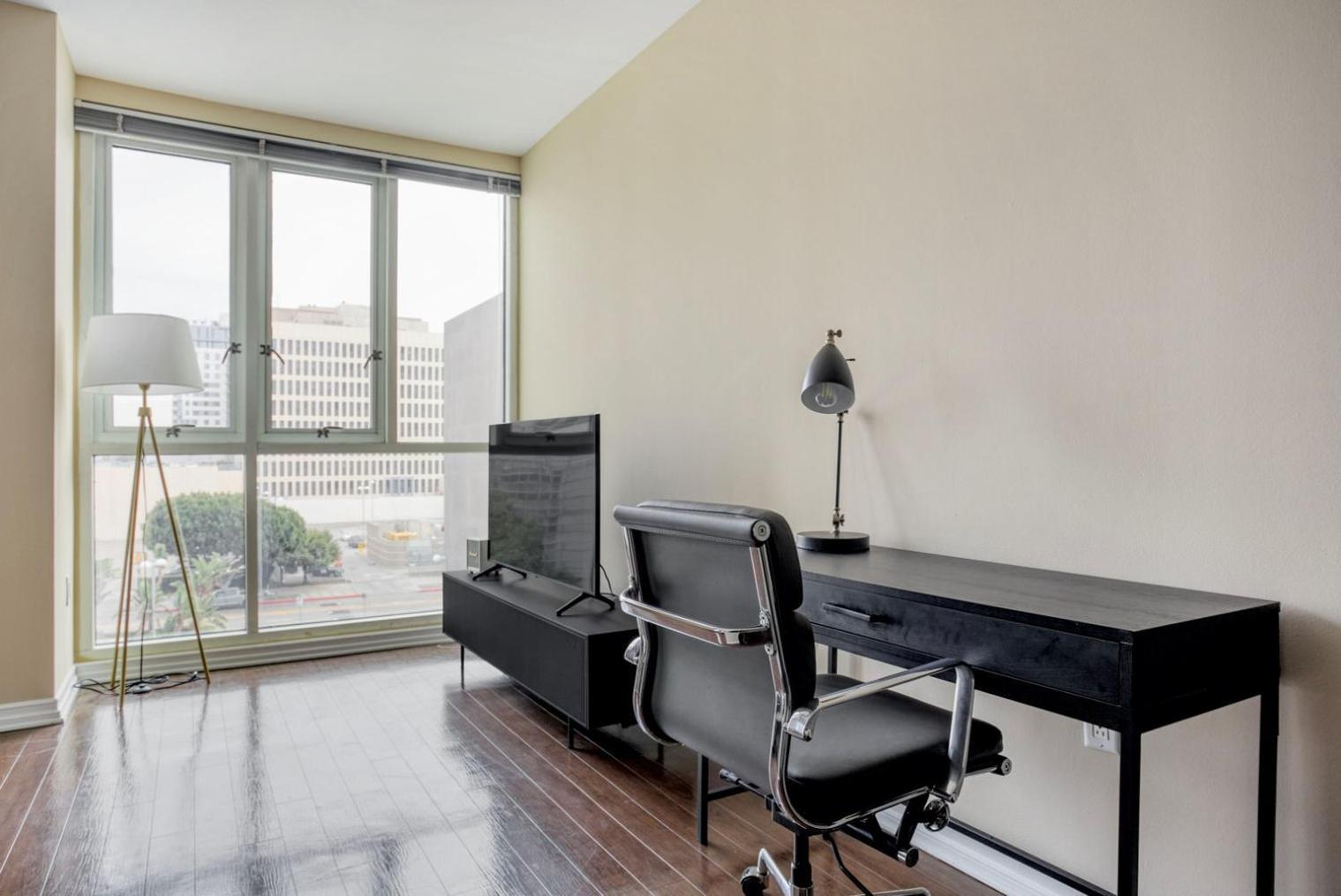 Koreatown W Lounge Gym Nr Metro Lax-1175 Los Angeles